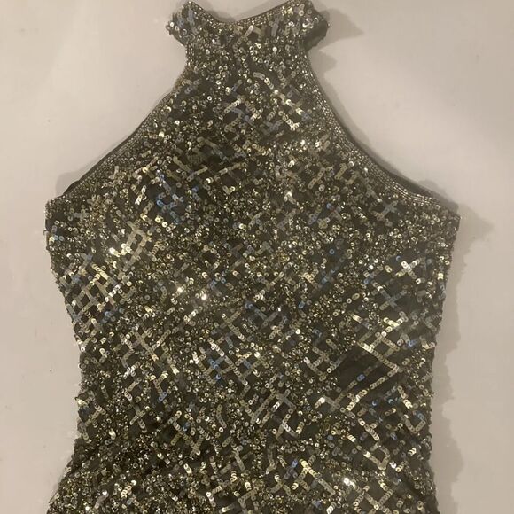 NWT Mac Duggal SEQUIN HALTER OPEN BACK GOWN gold / black Size 6 - Picture 6 of 7